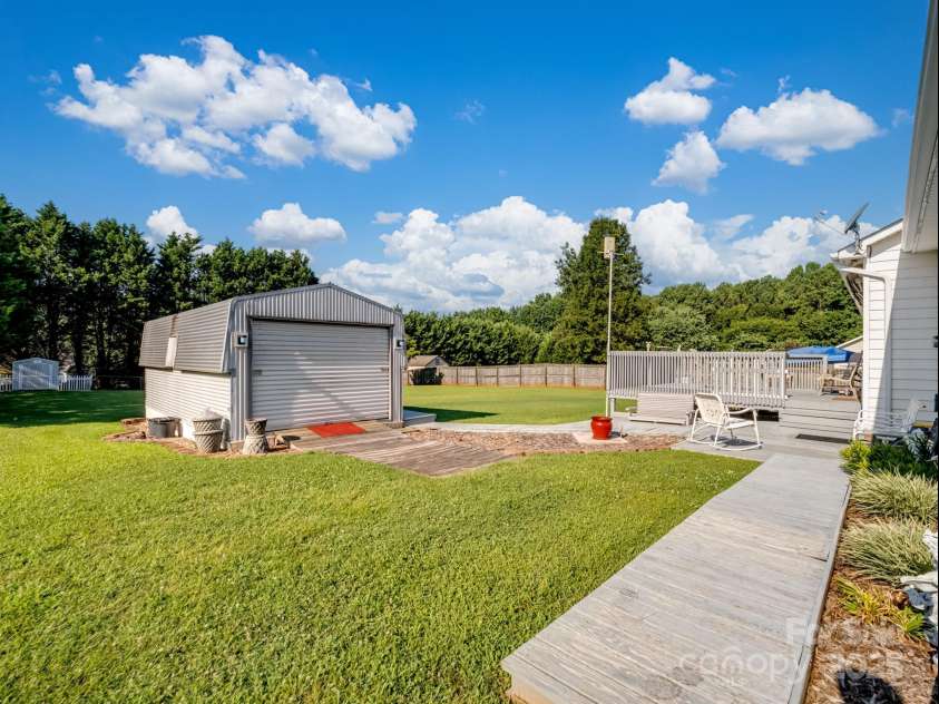 109 Ridgegate Lane, Statesville, NC 28625.  MLS# CAR4283681, YatesRealty ID 31828. 