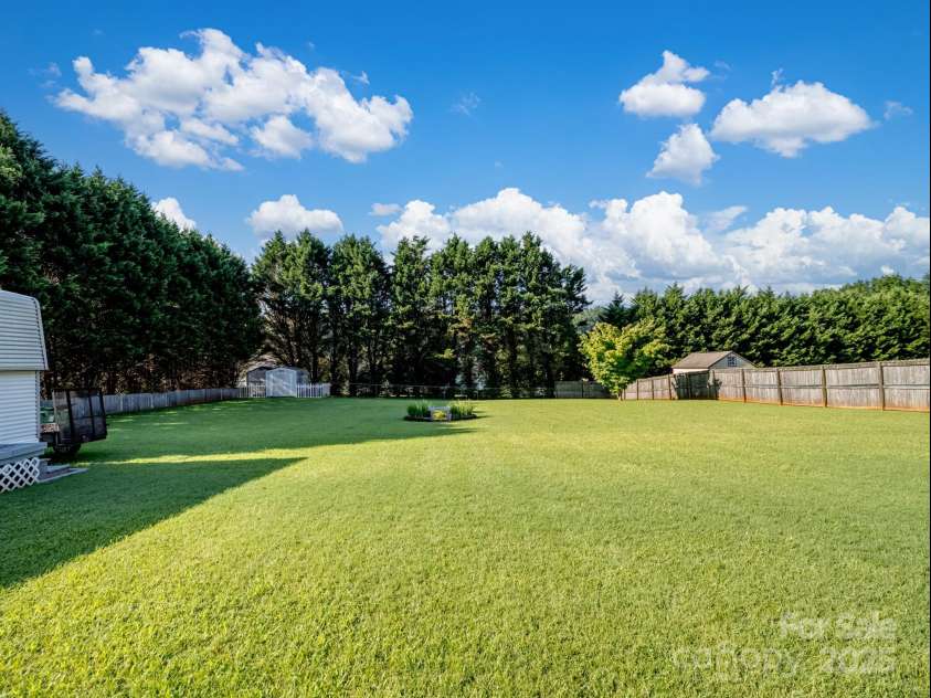 109 Ridgegate Lane, Statesville, NC 28625.  MLS# CAR4283681, YatesRealty ID 31828. 