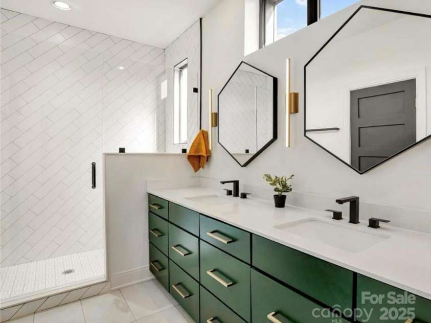 1005 Zinc Lane, Charlotte, NC 28205.  MLS# CAR4291741, YatesRealty ID 31829. 