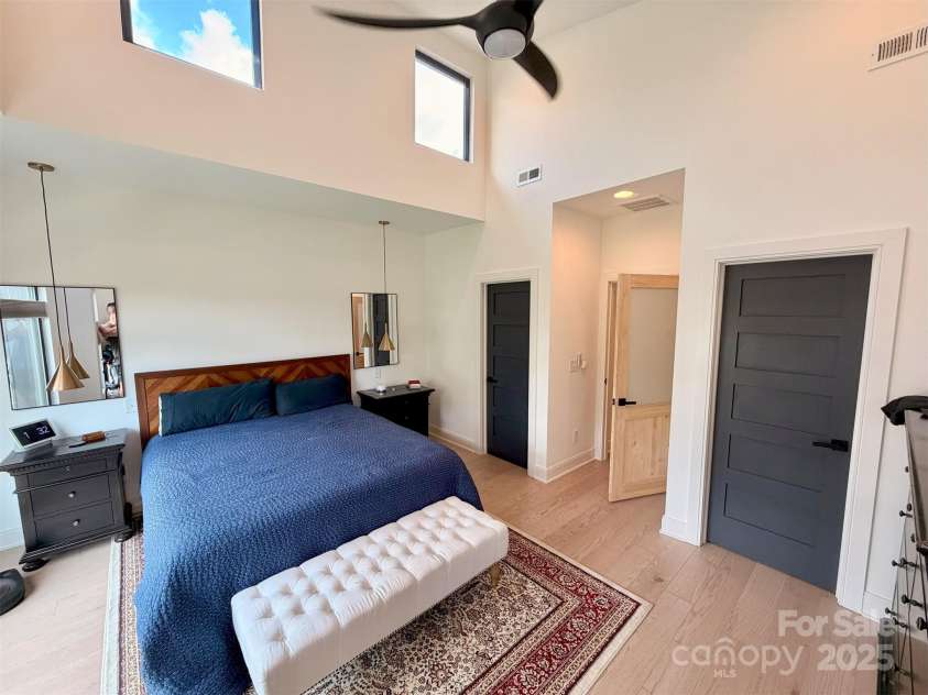 1005 Zinc Lane, Charlotte, NC 28205.  MLS# CAR4291741, YatesRealty ID 31829. 