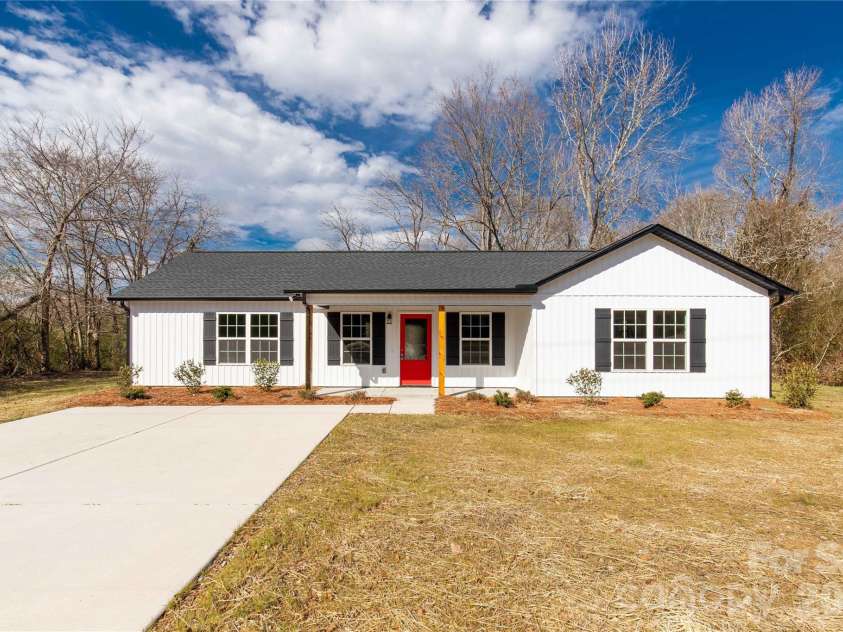 2166 Reeves Road, Lancaster, SC 29720.  MLS# CAR4325559, YatesRealty ID 3183. 