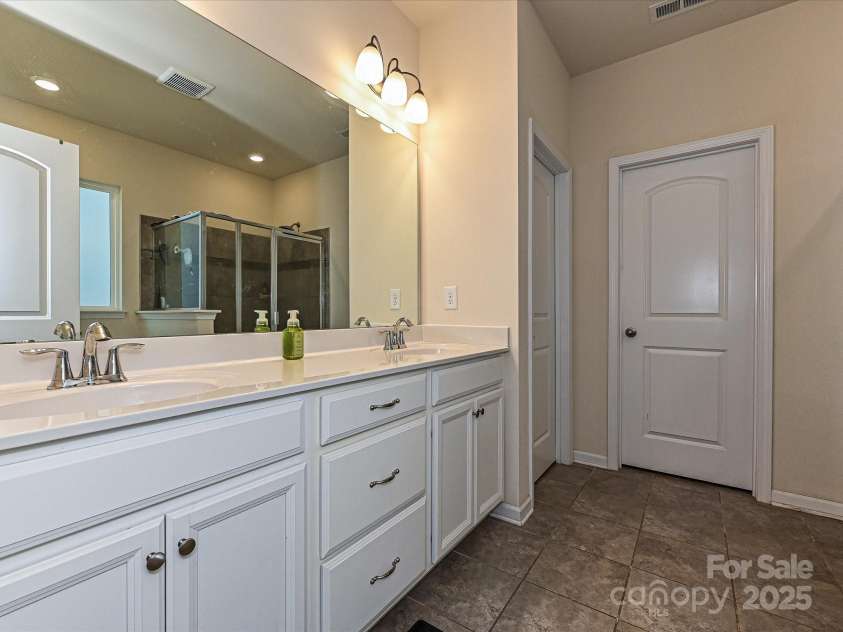 7015 Walnut Branch Lane, Charlotte, NC 28277.  MLS# CAR4228183, YatesRealty ID 3183. 
