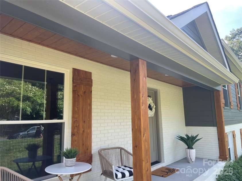 5840 Charing Place, Charlotte, NC 28211.  MLS# CAR4266870, YatesRealty ID 31830. 