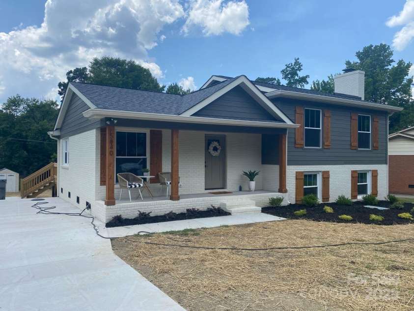 5840 Charing Place, Charlotte, NC 28211.  MLS# CAR4266870, YatesRealty ID 31830. 