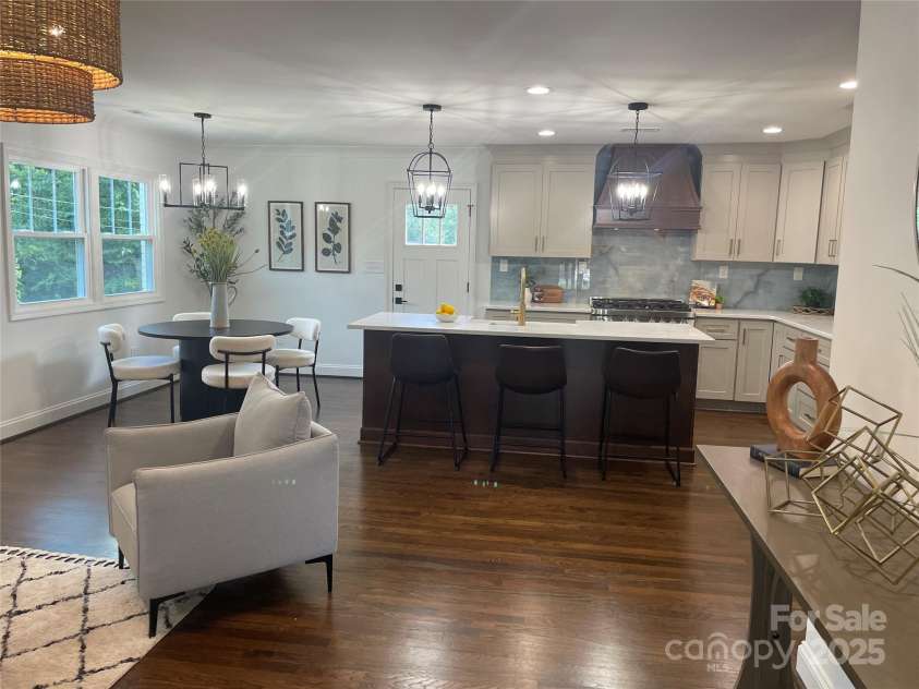 5840 Charing Place, Charlotte, NC 28211.  MLS# CAR4266870, YatesRealty ID 31830. 