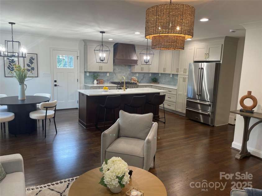 5840 Charing Place, Charlotte, NC 28211.  MLS# CAR4266870, YatesRealty ID 31830. 