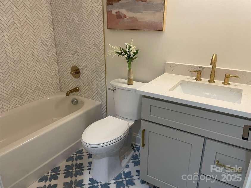 5840 Charing Place, Charlotte, NC 28211.  MLS# CAR4266870, YatesRealty ID 31830. 