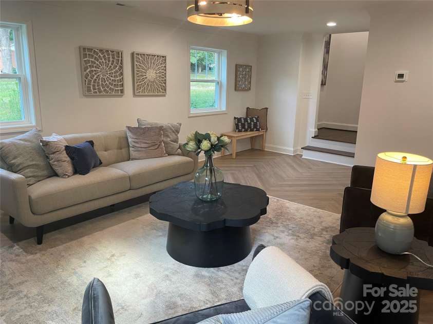 5840 Charing Place, Charlotte, NC 28211.  MLS# CAR4266870, YatesRealty ID 31830. 