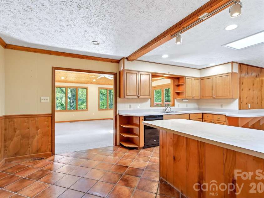 103 Richard Lane, Black Mountain, NC 28711.  MLS# CAR4393479, YatesRealty ID 31831. Dining area