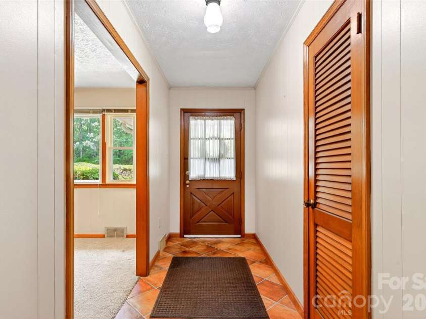 103 Richard Lane, Black Mountain, NC 28711.  MLS# CAR4393479, YatesRealty ID 31831. Foyer