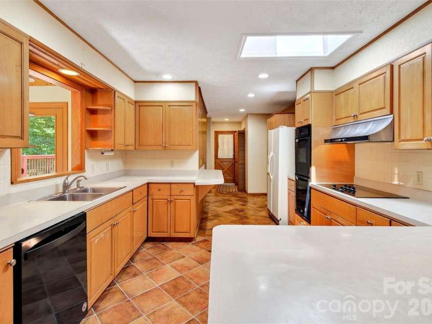 103 Richard Lane, Black Mountain, NC 28711.  MLS# CAR4393479, YatesRealty ID 31831. Kitchen