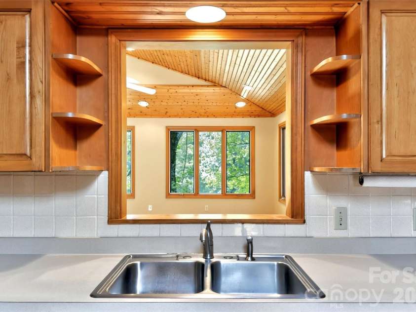 103 Richard Lane, Black Mountain, NC 28711.  MLS# CAR4393479, YatesRealty ID 31831. Kitchen