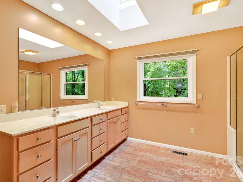 103 Richard Lane, Black Mountain, NC 28711.  MLS# CAR4393479, YatesRealty ID 31831. Primary bathroom