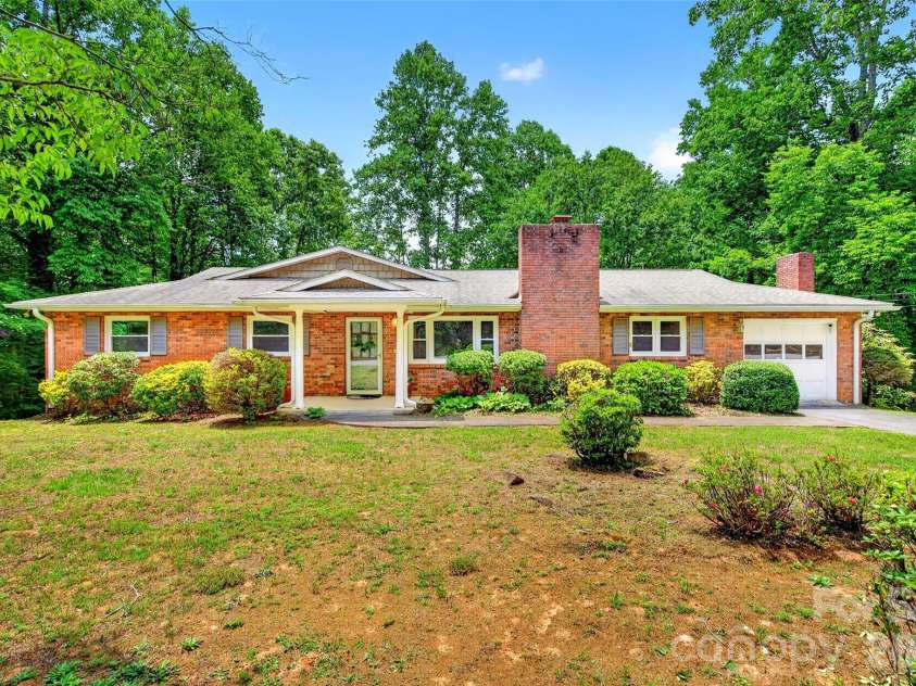 103 Richard Lane, Black Mountain, NC 28711.  MLS# CAR4393479, YatesRealty ID 31831. Welcome Home!