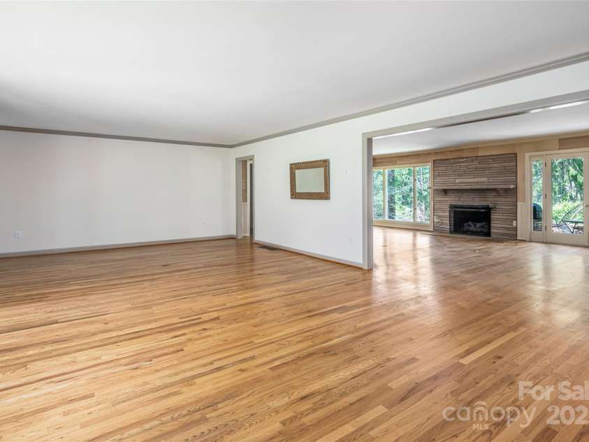 426 Vanderbilt Road, Asheville, NC 28803.  MLS# CAR4255480, YatesRealty ID 31831. 