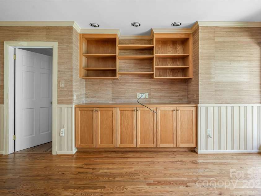 426 Vanderbilt Road, Asheville, NC 28803.  MLS# CAR4255480, YatesRealty ID 31831. 