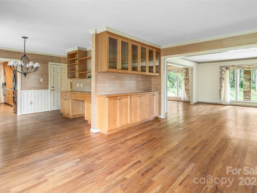 426 Vanderbilt Road, Asheville, NC 28803.  MLS# CAR4255480, YatesRealty ID 31831. 