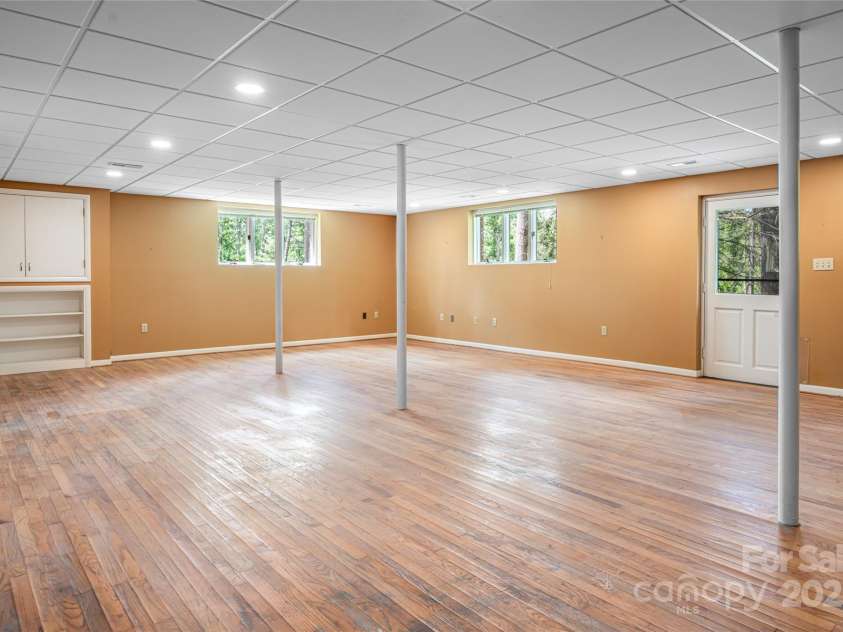 426 Vanderbilt Road, Asheville, NC 28803.  MLS# CAR4255480, YatesRealty ID 31831. 