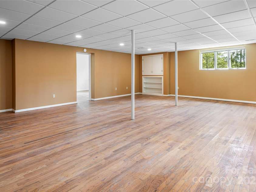 426 Vanderbilt Road, Asheville, NC 28803.  MLS# CAR4255480, YatesRealty ID 31831. 