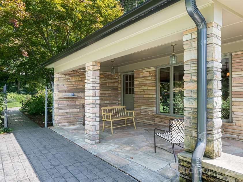 426 Vanderbilt Road, Asheville, NC 28803.  MLS# CAR4255480, YatesRealty ID 31831. 