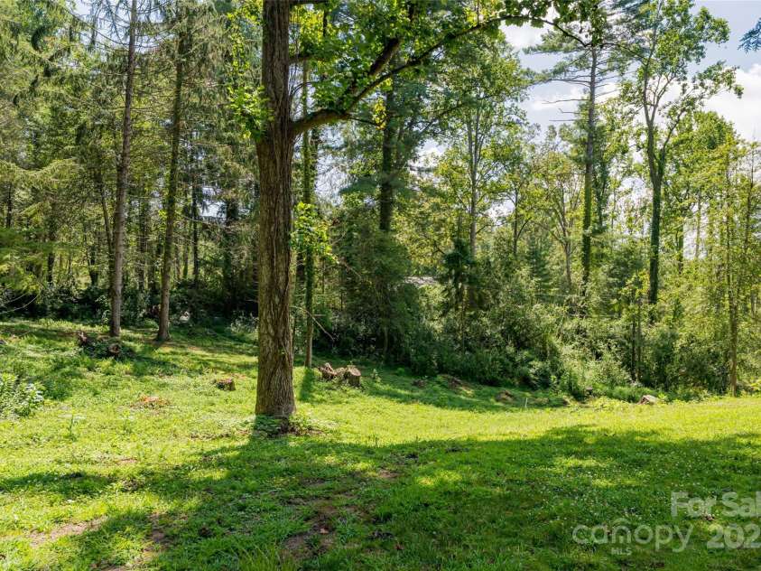 426 Vanderbilt Road, Asheville, NC 28803.  MLS# CAR4255480, YatesRealty ID 31831. 