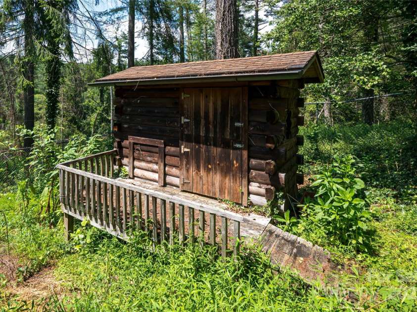 426 Vanderbilt Road, Asheville, NC 28803.  MLS# CAR4255480, YatesRealty ID 31831. 