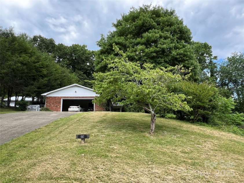 92 Mountain View Road, Burnsville, NC 28714.  MLS# CAR4278979, YatesRealty ID 31832. Mature dogwood