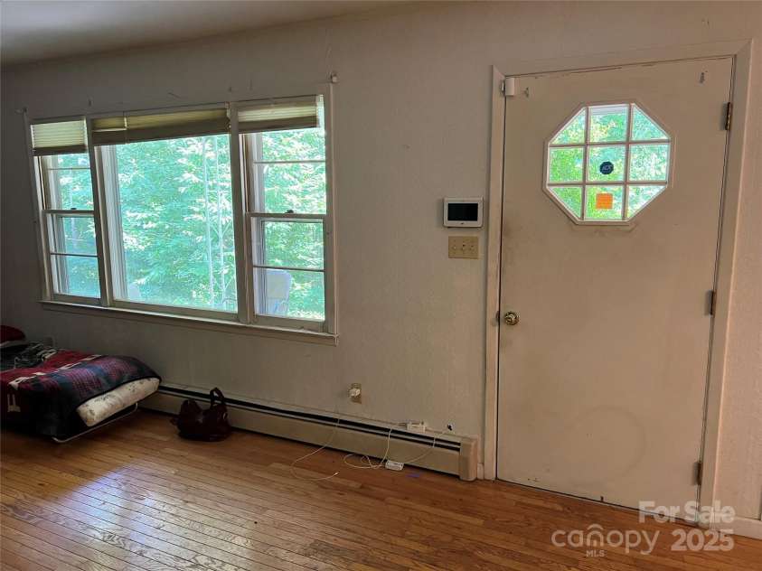 92 Mountain View Road, Burnsville, NC 28714.  MLS# CAR4278979, YatesRealty ID 31832. Picture window