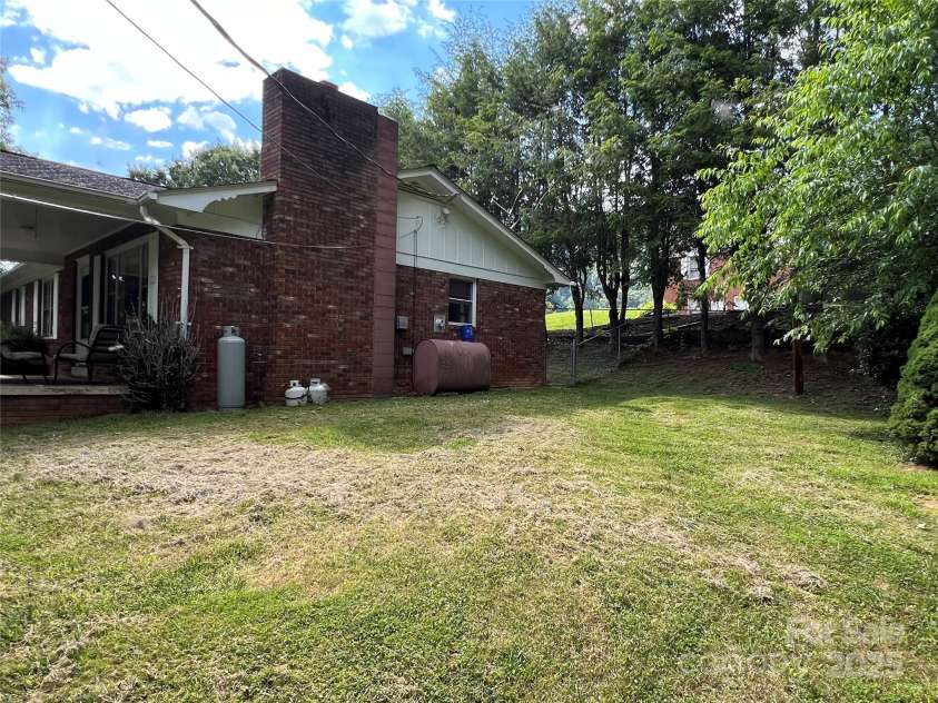 92 Mountain View Road, Burnsville, NC 28714.  MLS# CAR4278979, YatesRealty ID 31832. Side yard