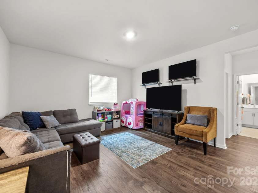 183 Marathon Lane, Candler, NC 28715.  MLS# CAR4284334, YatesRealty ID 31833. 