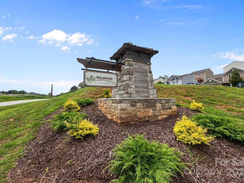 183 Marathon Lane, Candler, NC 28715.  MLS# CAR4284334, YatesRealty ID 31833. 