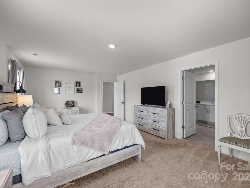 183 Marathon Lane, Candler, NC 28715.  MLS# CAR4284334, YatesRealty ID 31833. 