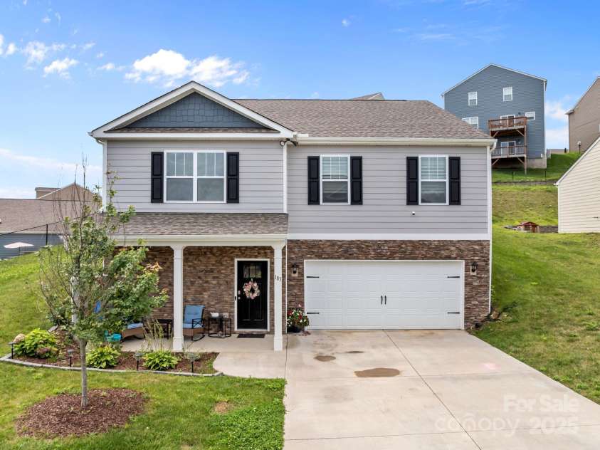 183 Marathon Lane, Candler, NC 28715.  MLS# CAR4284334, YatesRealty ID 31833. Hardie Plank Siding and 30-year architectural shingles.