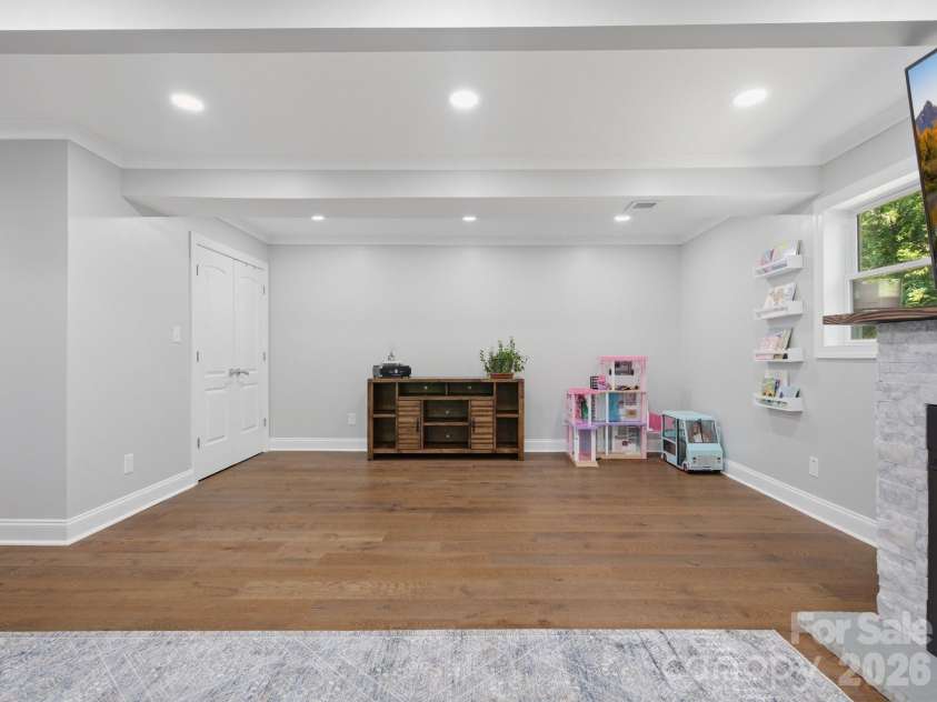 6819 Woodstock Drive, Charlotte, NC 28210.  MLS# CAR4394251, YatesRealty ID 31834. 