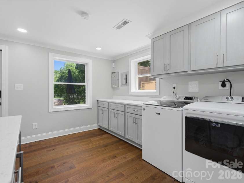 6819 Woodstock Drive, Charlotte, NC 28210.  MLS# CAR4394251, YatesRealty ID 31834. 