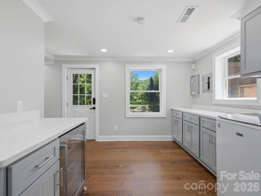 6819 Woodstock Drive, Charlotte, NC 28210.  MLS# CAR4394251, YatesRealty ID 31834. 