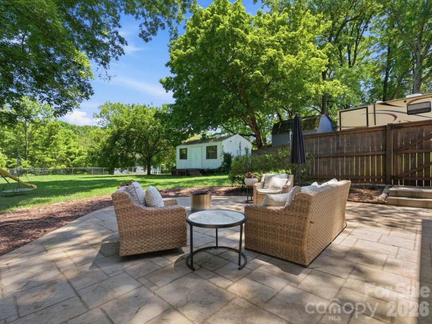 6819 Woodstock Drive, Charlotte, NC 28210.  MLS# CAR4394251, YatesRealty ID 31834. 