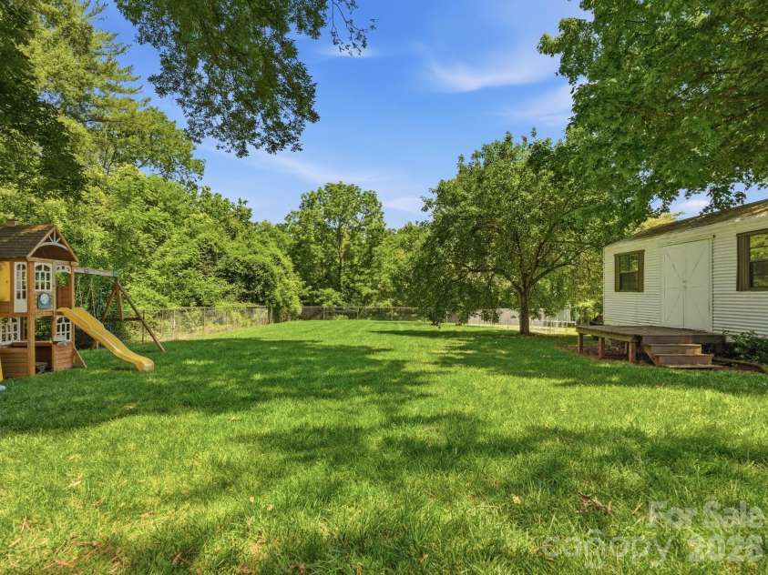 6819 Woodstock Drive, Charlotte, NC 28210.  MLS# CAR4394251, YatesRealty ID 31834. 