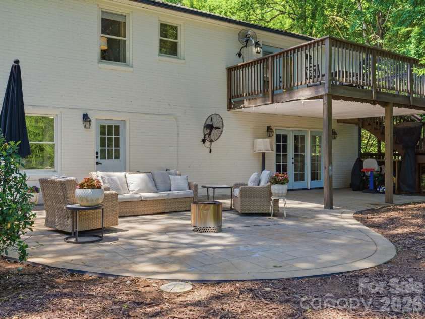 6819 Woodstock Drive, Charlotte, NC 28210.  MLS# CAR4394251, YatesRealty ID 31834. 