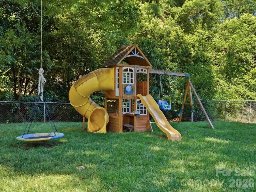 6819 Woodstock Drive, Charlotte, NC 28210.  MLS# CAR4394251, YatesRealty ID 31834. 