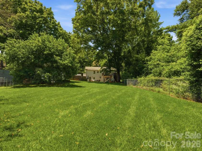 6819 Woodstock Drive, Charlotte, NC 28210.  MLS# CAR4394251, YatesRealty ID 31834. 