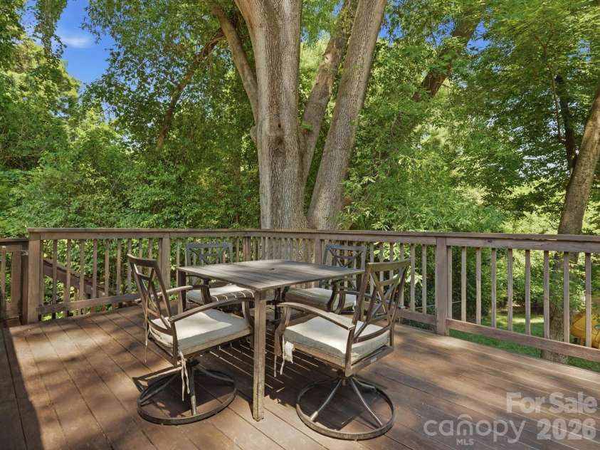6819 Woodstock Drive, Charlotte, NC 28210.  MLS# CAR4394251, YatesRealty ID 31834. 