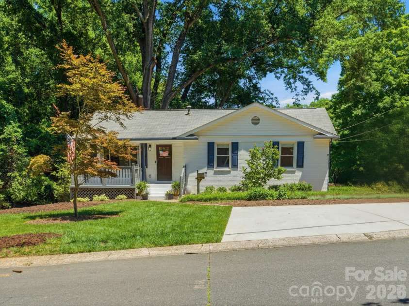 6819 Woodstock Drive, Charlotte, NC 28210.  MLS# CAR4394251, YatesRealty ID 31834. 