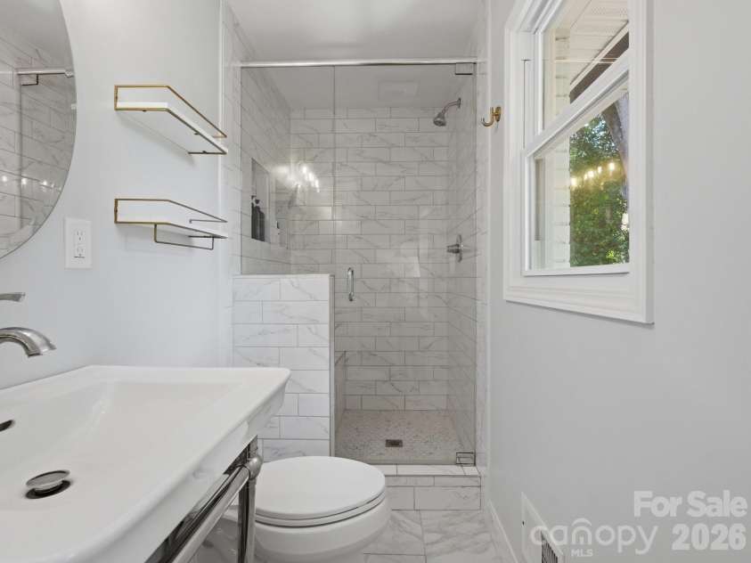 6819 Woodstock Drive, Charlotte, NC 28210.  MLS# CAR4394251, YatesRealty ID 31834. Primary Bathroom