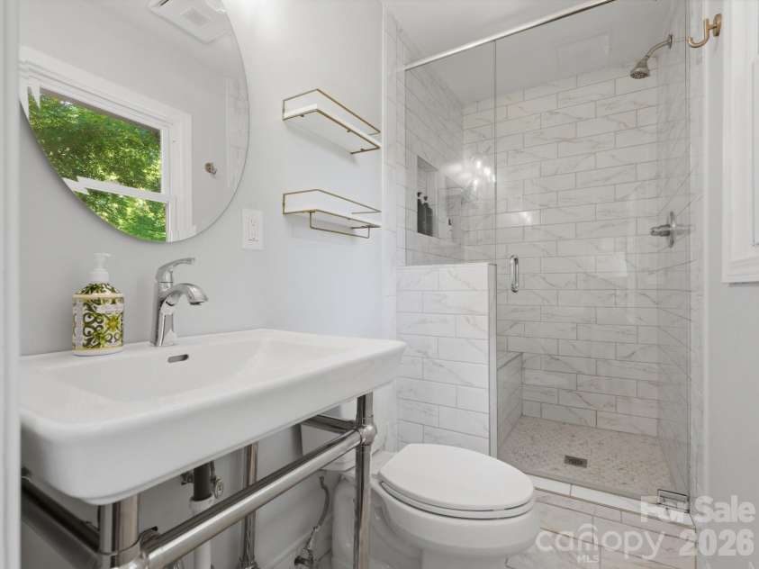 6819 Woodstock Drive, Charlotte, NC 28210.  MLS# CAR4394251, YatesRealty ID 31834. Primary Bathroom