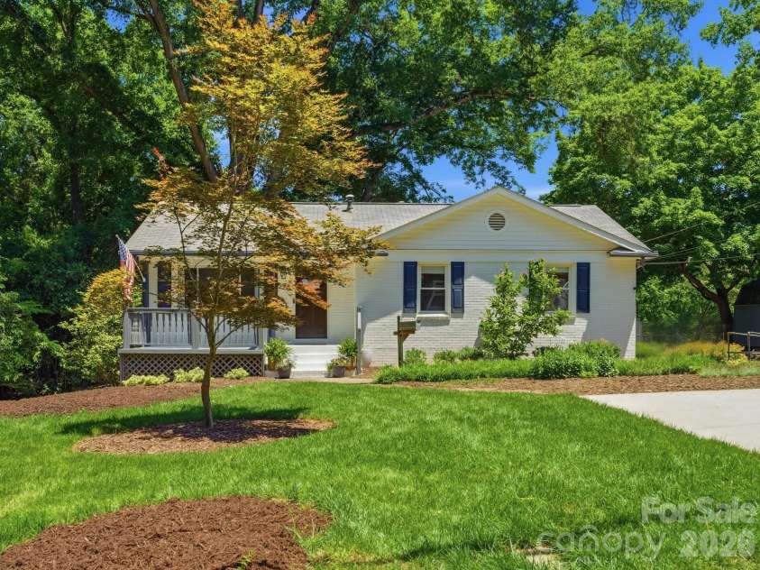 6819 Woodstock Drive, Charlotte, NC 28210.  MLS# CAR4394251, YatesRealty ID 31834. Welcome to 6819 Woodstream
