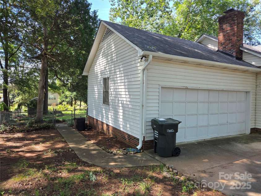 2689 Saddlewood Circle, Concord, NC 28027.  MLS# CAR4288217, YatesRealty ID 31835. 