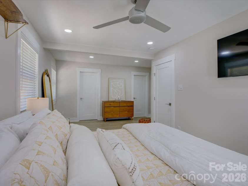 3423 Sudbury Road, Charlotte, NC 28205.  MLS# CAR4391710, YatesRealty ID 31835. 
