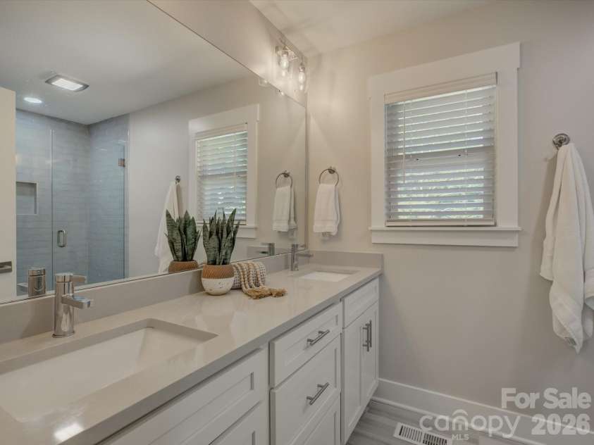 3423 Sudbury Road, Charlotte, NC 28205.  MLS# CAR4391710, YatesRealty ID 31835. 
