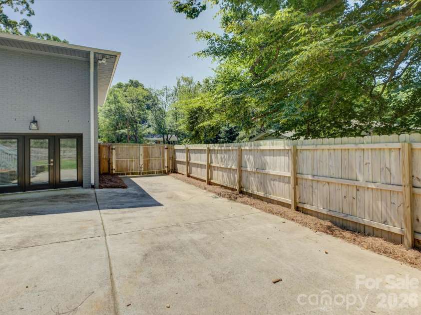 3423 Sudbury Road, Charlotte, NC 28205.  MLS# CAR4391710, YatesRealty ID 31835. 